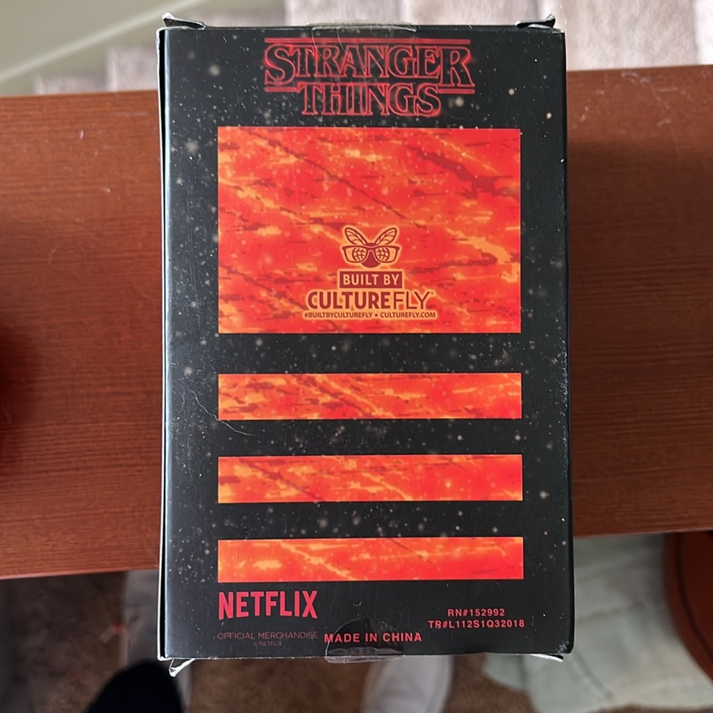 Stranger Things Vinyl Figure. Eleven - Picture 2 of 4
